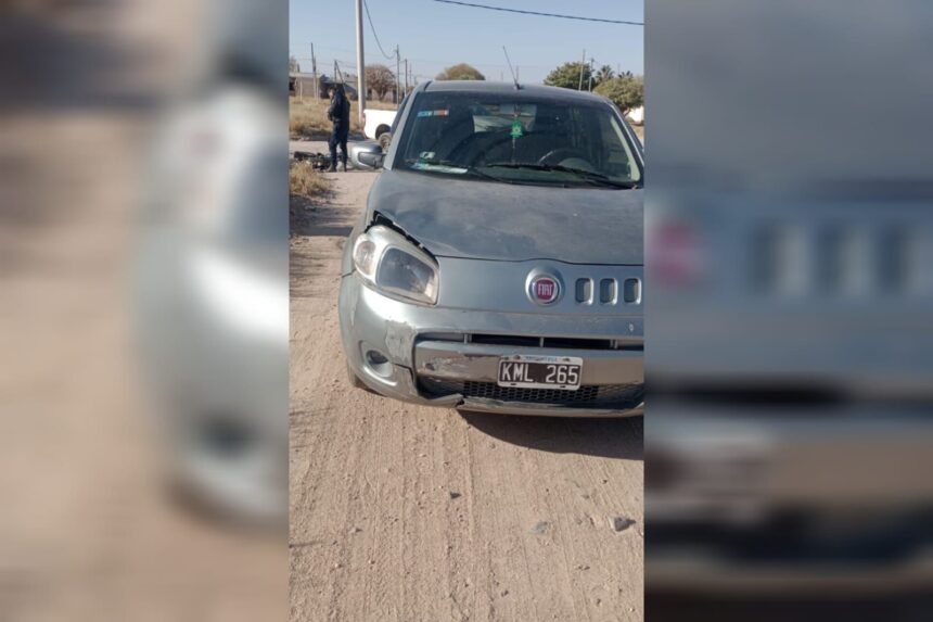 Choque entre una moto y un auto en la zona sur de la ciudad Capital Choque entre una moto y un auto en la zona sur de la ciudad Capital
