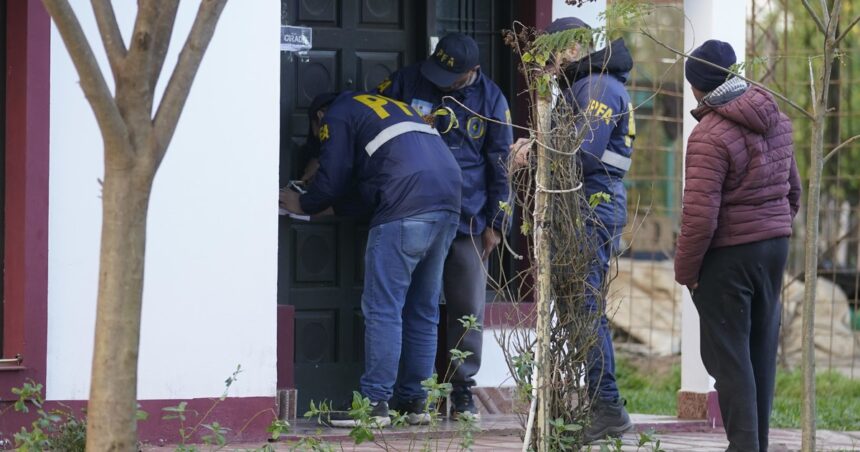Búsqueda de Loan: sugestivo hallazgo de restos de ropa quemada en la casa de Pérez y Caillava Búsqueda de Loan: sugestivo hallazgo de restos de ropa quemada en la casa de Pérez y Caillava