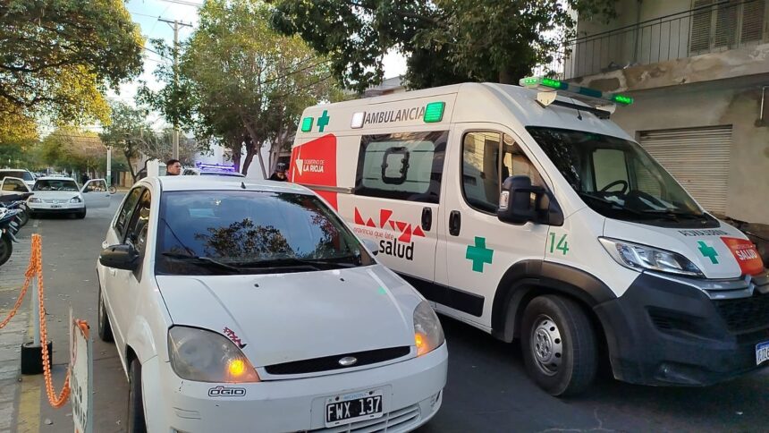 Motociclista derrapó y terminó contra un auto: “Parece que venía fuerte” Motociclista derrapó y terminó contra un auto: “Parece que venía fuerte”