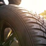 Para qué sirve el punto rojo en los neumáticos de los autos