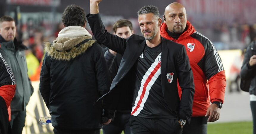 River: Demichelis descomprimió con su salida y el Monumental apuntó contra los jugadores