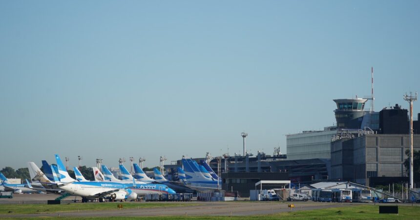 Crece el escándalo por el alquiler de la Base Militar de Aeroparque para vuelos vip de empresas Crece el escándalo por el alquiler de la Base Militar de Aeroparque para vuelos vip de empresas