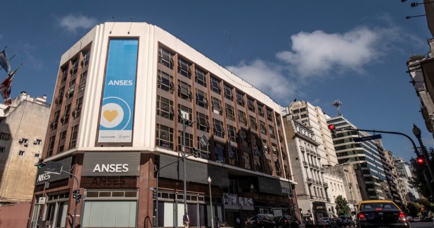 ANSeS: quiénes no podrán cobrar AUH en agosto ANSeS: quiénes no podrán cobrar AUH en agosto