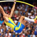 El enorme Armand Duplantis no dejó dudas en su debut y va por otro oro en salto con garrocha