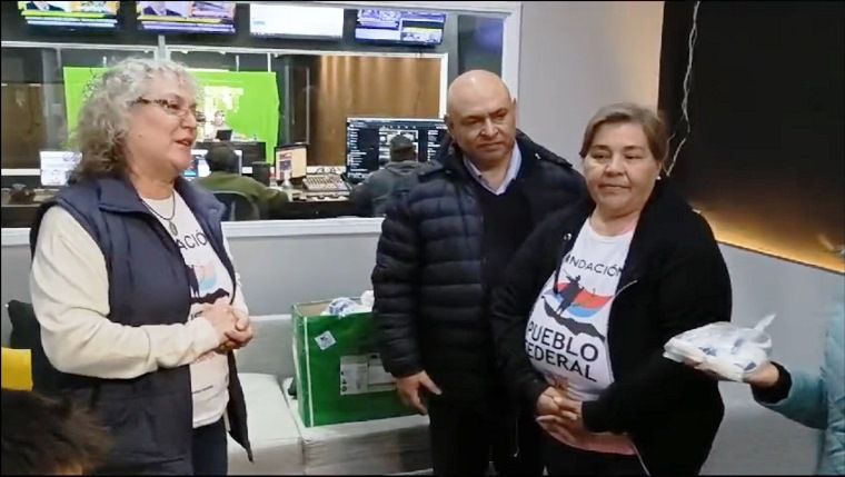 Objetivo Cumplido: Fénix y la Fundación “Pueblo Federal” entregaron 40 pares de zapatillas Objetivo Cumplido: Fénix y la Fundación “Pueblo Federal” entregaron 40 pares de zapatillas