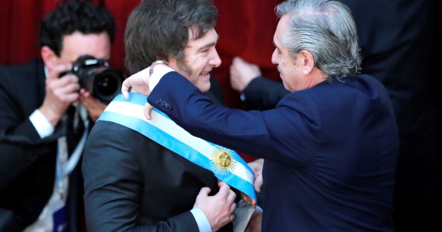 Efecto Alberto: una nueva encuesta midió cuánto creció el voto del oficialismo con el escándalo Efecto Alberto: una nueva encuesta midió cuánto creció el voto del oficialismo con el escándalo