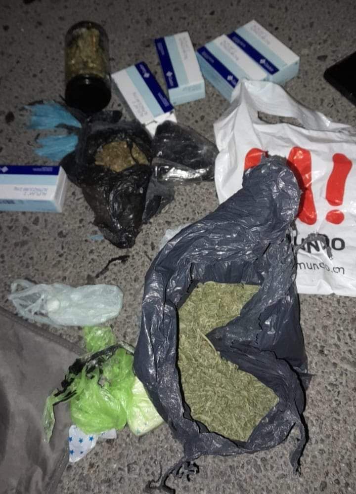 Chilecito: un hombre con armas y sustancias ilegales fue detenido en la vía pública Chilecito: un hombre con armas y sustancias ilegales fue detenido en la vía pública