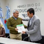 Educación y AJALaR firman convenios para frenar la ludopatía en alumnos