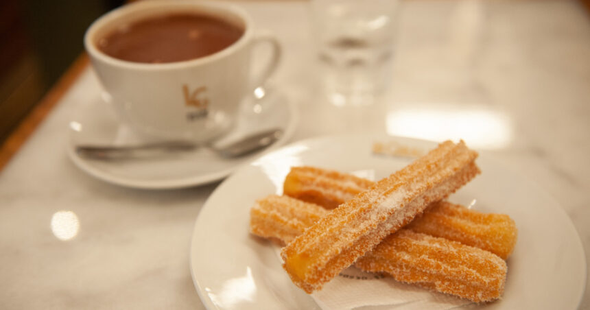 El bar notable de CABA con el mejor chocolate con churros para despedir el frío