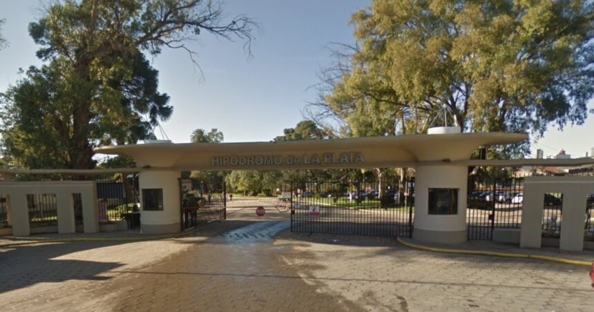 Corridas, tiros y heridos por un enfrentamiento gremial en el Hipódromo de La Plata Corridas, tiros y heridos por un enfrentamiento gremial en el Hipódromo de La Plata