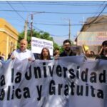 Chilecito: gran adhesión a la marcha en defensa de las universidades