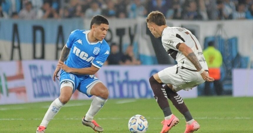 La camiseta alternativa de Racing se agotó en pocas horas y generó una recaudación millonaria La camiseta alternativa de Racing se agotó en pocas horas y generó una recaudación millonaria