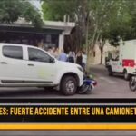 Fuerte accidente entre una camioneta y una moto