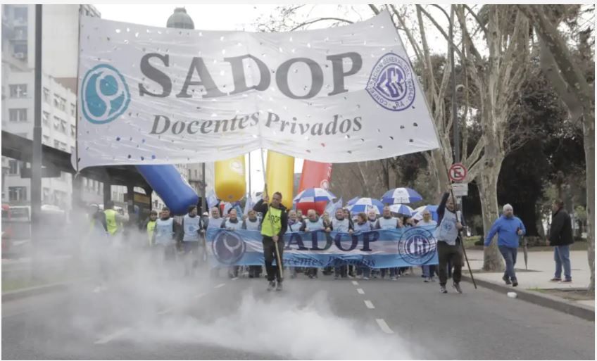 SADOP en alerta: docentes de escuelas privadas exigen pago de incentivos y bonos atrasados SADOP en alerta: docentes de escuelas privadas exigen pago de incentivos y bonos atrasados