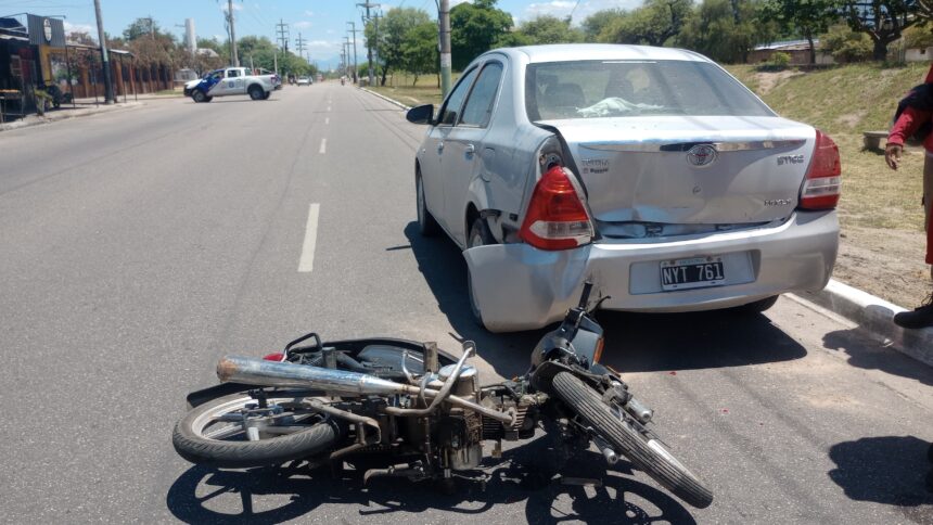 Capital: Siniestro vial entre una motocicleta y un automóvil