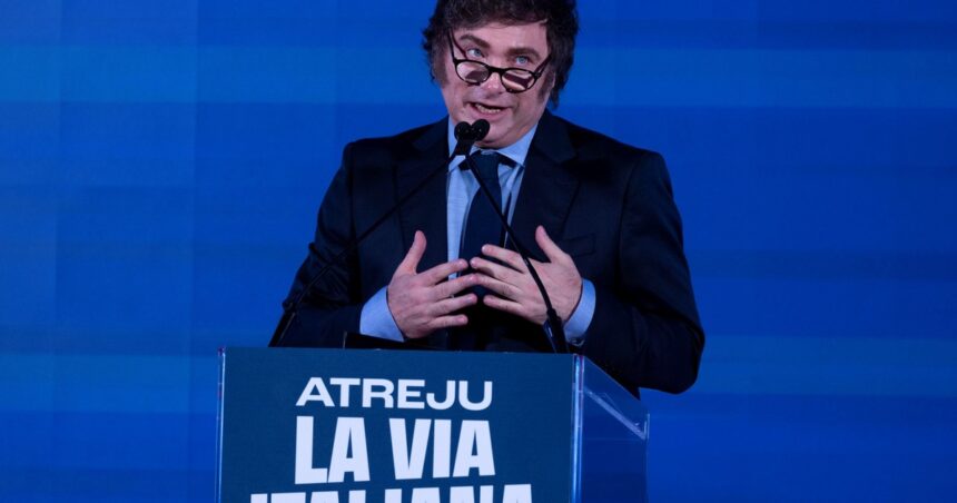 Javier Milei no se tomará vacaciones y el Gobierno restringe los destinos para los ministros Javier Milei no se tomará vacaciones y el Gobierno restringe los destinos para los ministros
