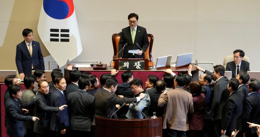 Corea del Sur se sumerge en una crisis política sin precedentes en su historia democrática Corea del Sur se sumerge en una crisis política sin precedentes en su historia democrática