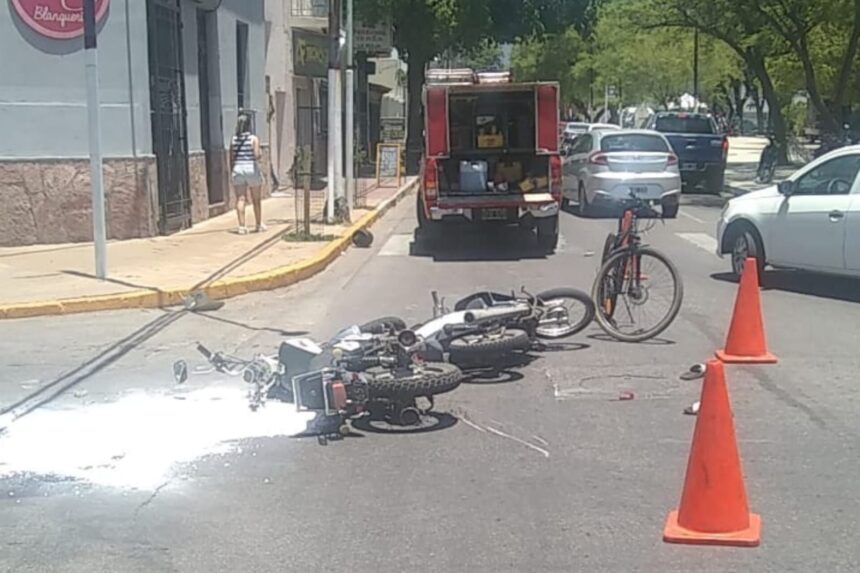 Dos motocicletas chocaron por Av. San Nicolás de Bari Dos motocicletas chocaron por Av. San Nicolás de Bari