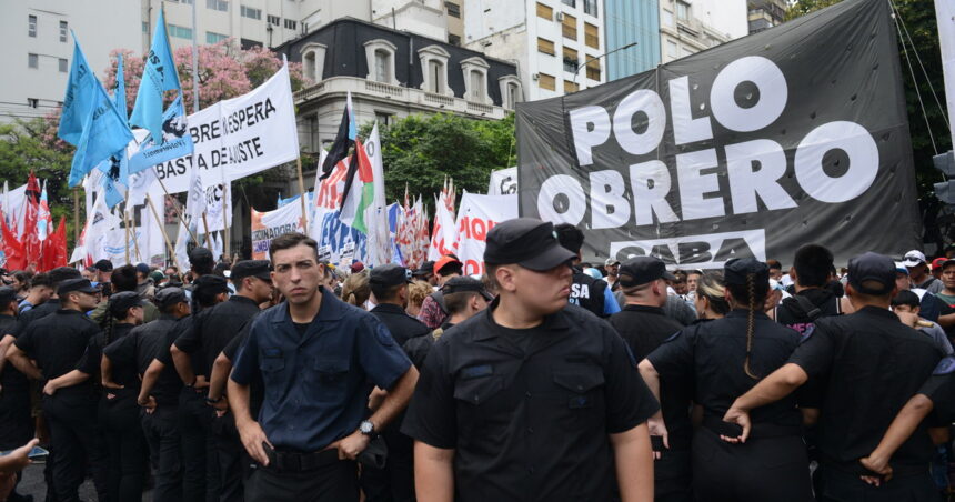 El Gobierno celebra la fuerte baja de los piquetes y advierte: “La 9 de Julio no se corta más” El Gobierno celebra la fuerte baja de los piquetes y advierte: “La 9 de Julio no se corta más”