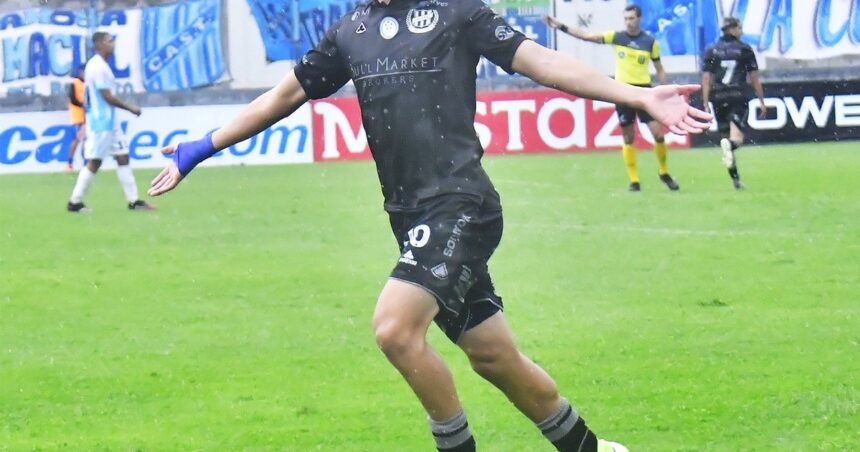 Quién es Toto Fernández, “el Riquelme de la B” que atendía un almacén y se suma al Racing de Costas Quién es Toto Fernández, “el Riquelme de la B” que atendía un almacén y se suma al Racing de Costas