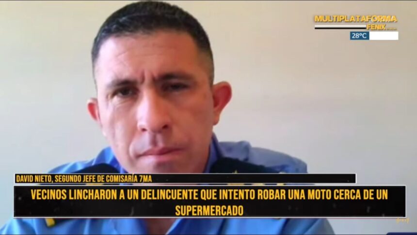 Vecinos lincharon a delincuente que intentaba robar una moto Vecinos lincharon a delincuente que intentaba robar una moto