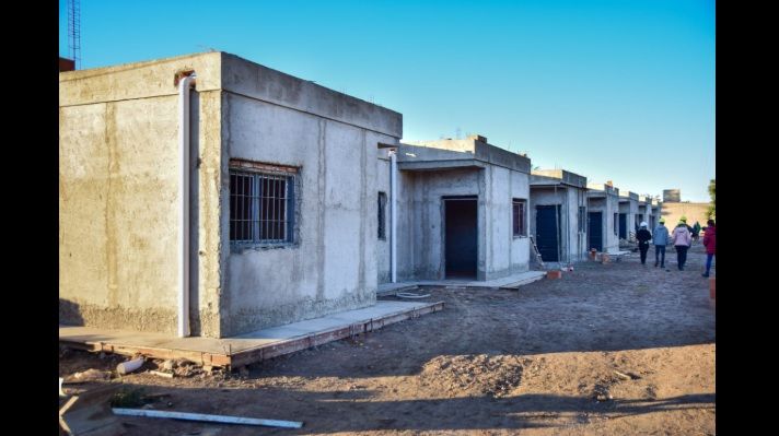 La Rioja perdió más de 6 mil empleos con la paralización de obras de viviendas La Rioja perdió más de 6 mil empleos con la paralización de obras de viviendas