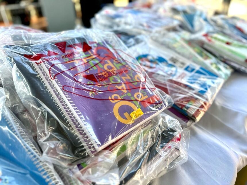 El gobierno provincial inició la entrega de Kits Escolares El gobierno provincial inició la entrega de Kits Escolares