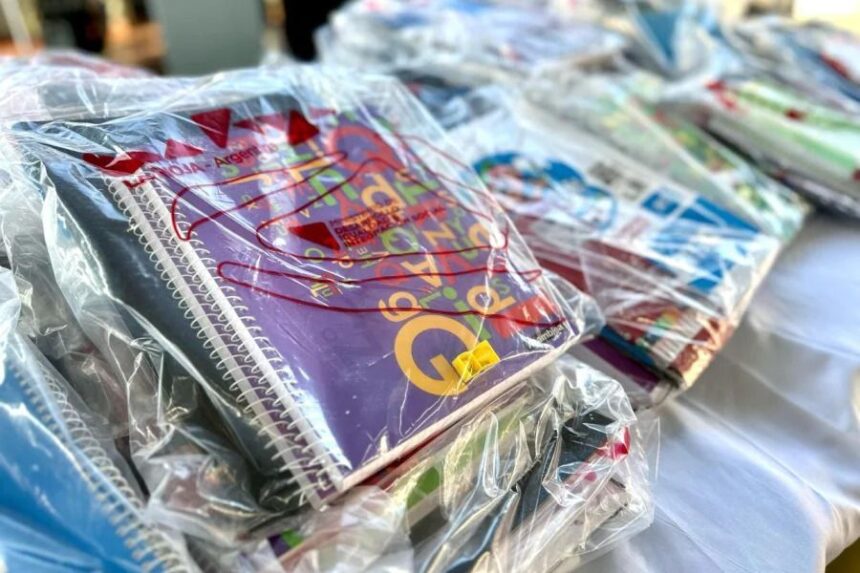 La Provincia inició la entrega de los kits escolares La Provincia inició la entrega de los kits escolares