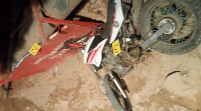 Motociclista cayó a una zanja por falta de iluminación Motociclista cayó a una zanja por falta de iluminación