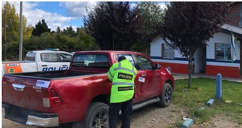 Encuentran en Bariloche una camioneta que tenia pedido de secuestro por estafa en La Rioja Encuentran en Bariloche una camioneta que tenia pedido de secuestro por estafa en La Rioja