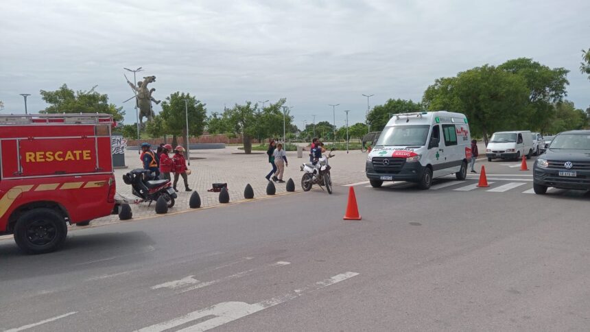 Menor fue atropellado por una motocicleta en Av. Carlos Menem y René Favaloro Menor fue atropellado por una motocicleta en Av. Carlos Menem y René Favaloro