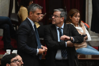 Plebiscito sobre el FMI, Milei obligado a pactar y las 8 derrotas por el escándalo cripto