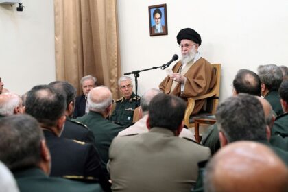 Fuerte protesta de Irán por el pedido judicial contra Khamenei