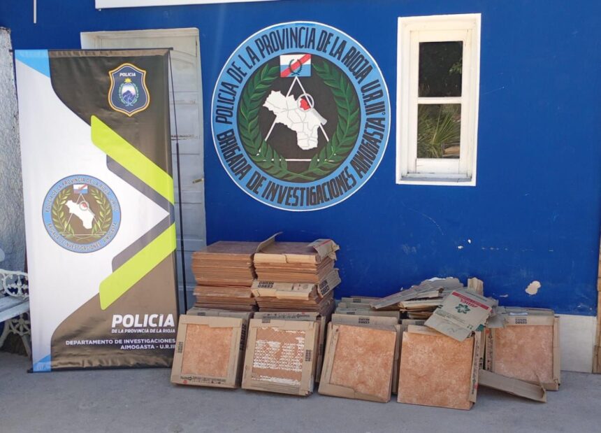 Recuperaron cajas de cerámicos robadas en Aimogasta