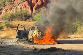 Un auto se incendió por completo en la zona de la Pollera de la Gitana, en Sanagasta